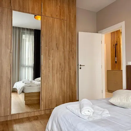 Urban Glow Next To Hospital By Cosher Apartament