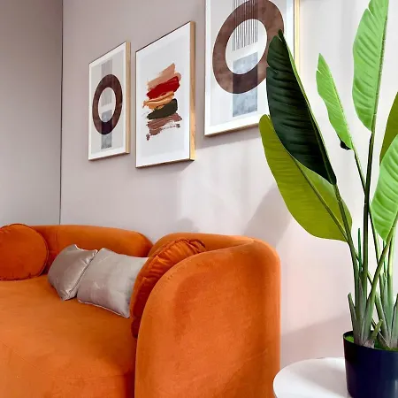 Urban Glow Next To Hospital By Cosher Apartament Bŭnzarito